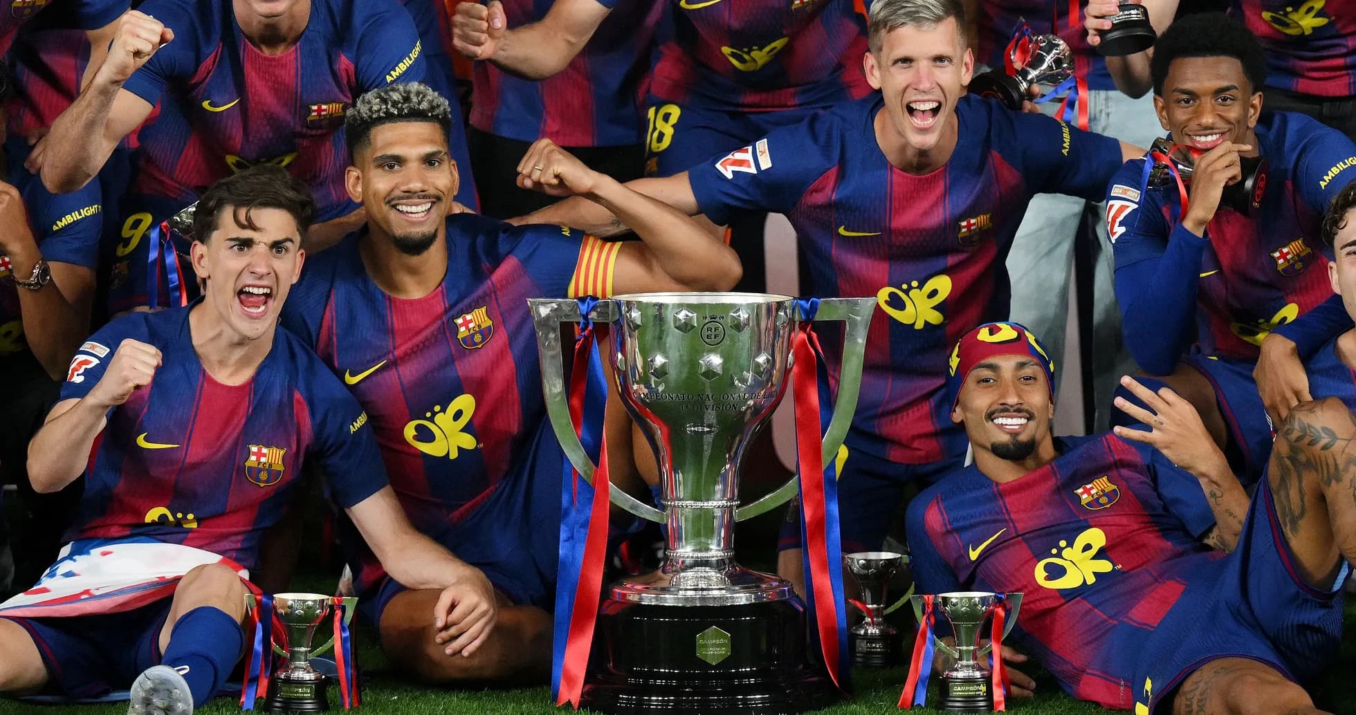 FC Barcelona players celebrating with trophy