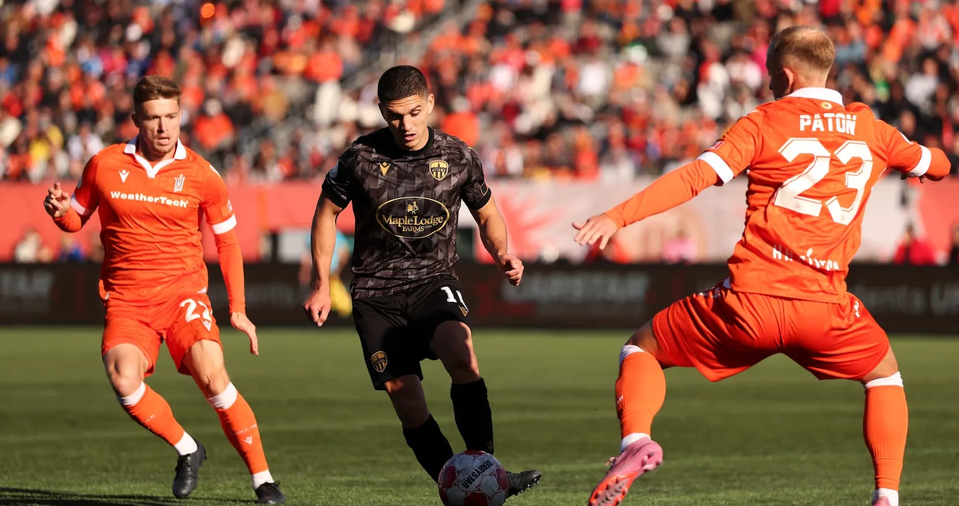 Players competing during Atlético Ottawa vs Forge match