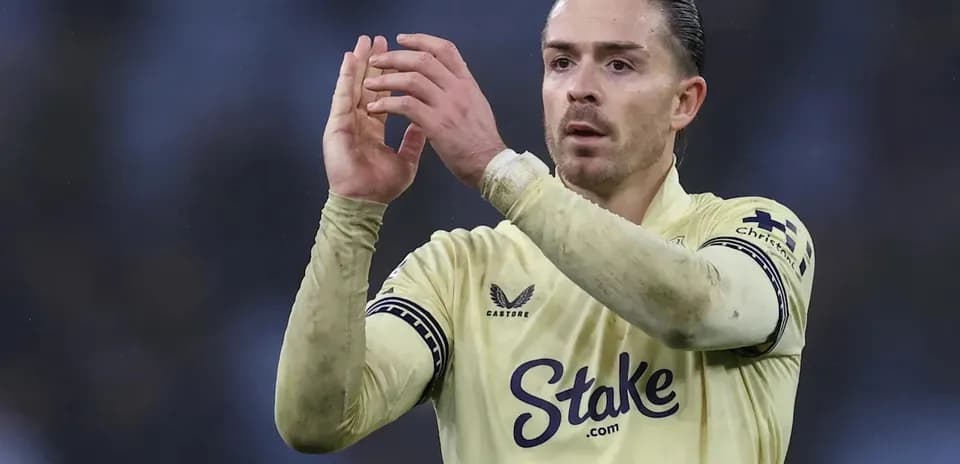 Player clapping to fans during match
