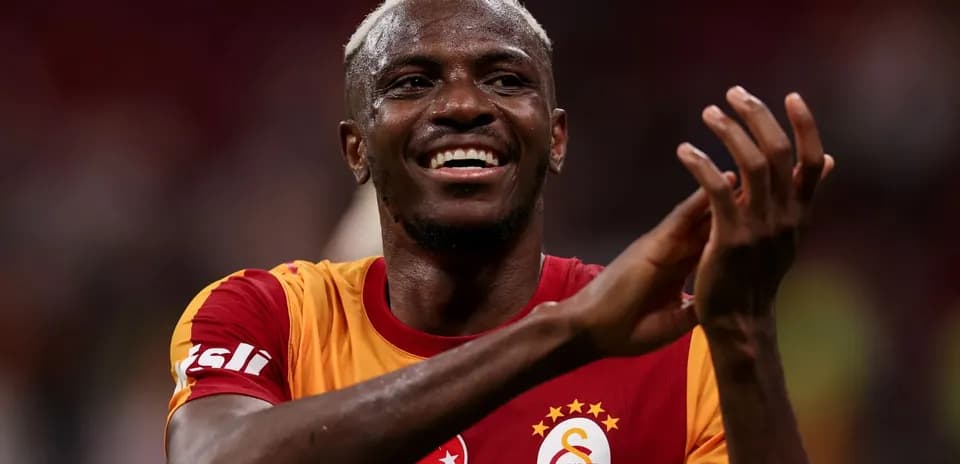 Player celebrating in Galatasaray team jersey