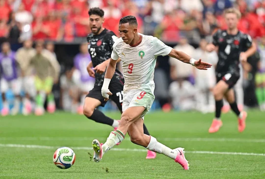 Moroccan player shooting the ball during match