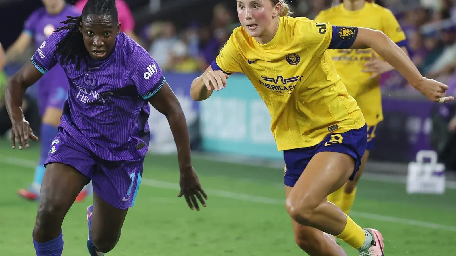 Orlando Pride players competing against Houston Dash