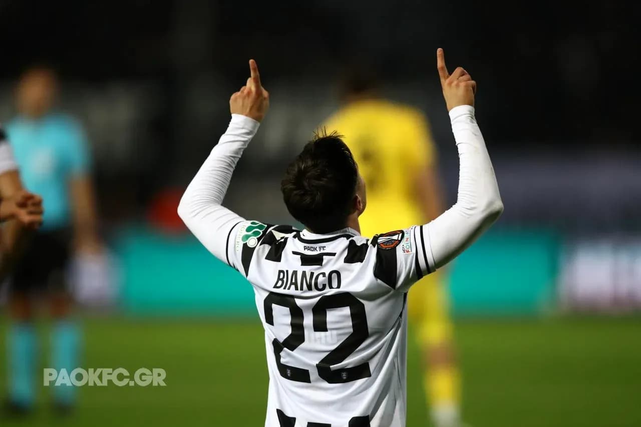 Player celebrating a goal for PAOK