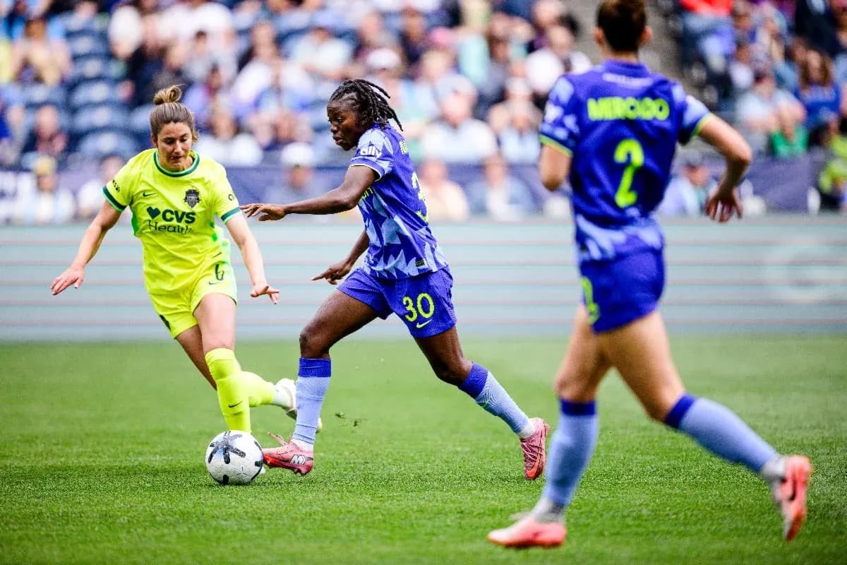 Players competing for the ball in NWSL match