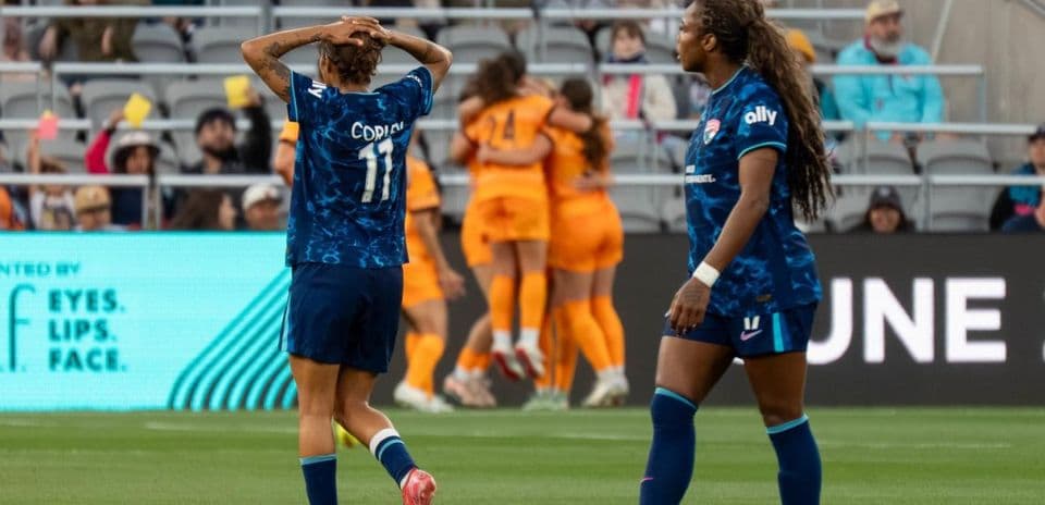 Houston Dash players react during match against San Diego Wave