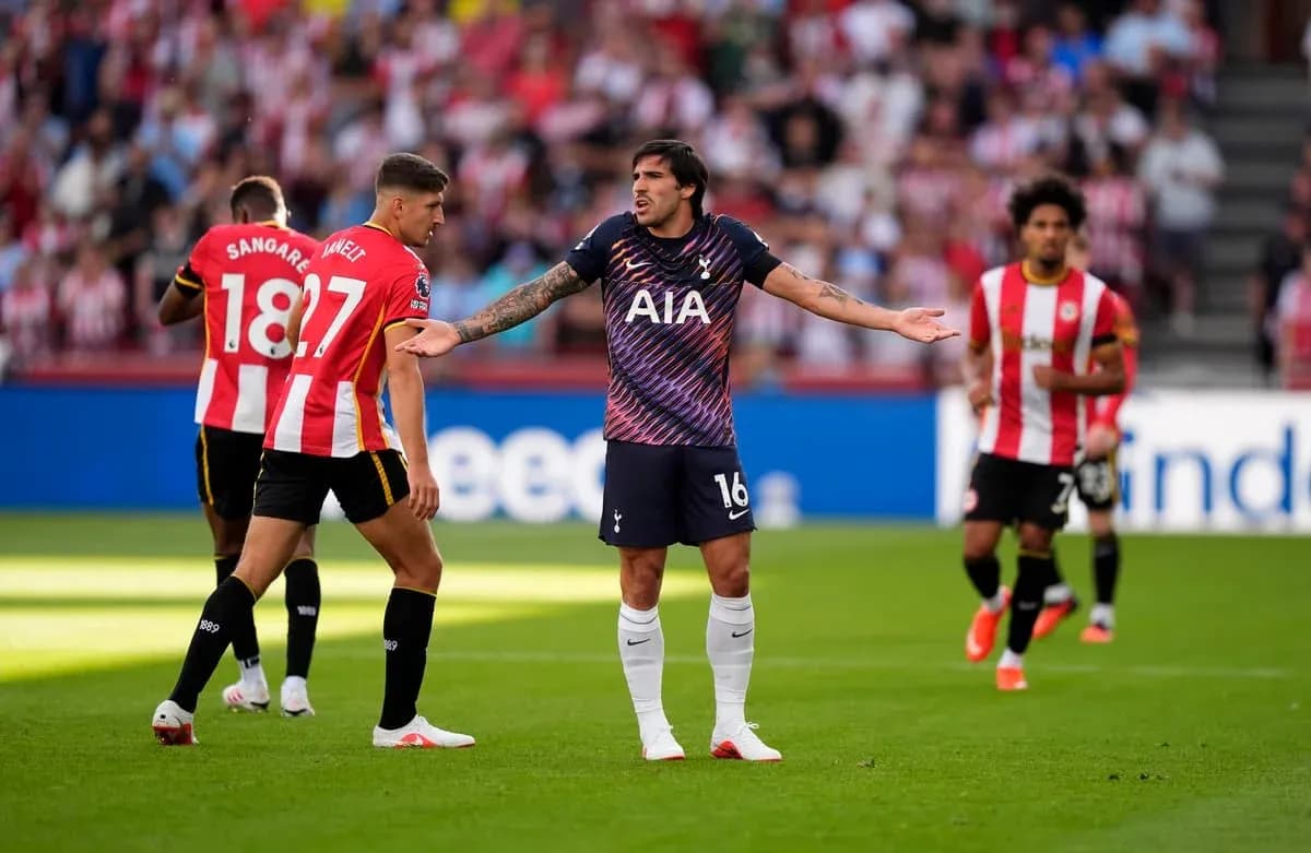 Tottenham player arguing with opposing team during match