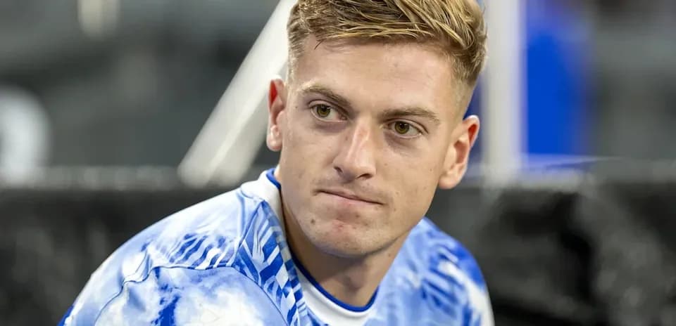 Athlete sitting on bench in blue training kit
