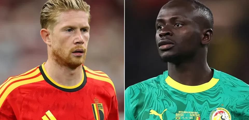 Kevin De Bruyne and Sadio Mané during match