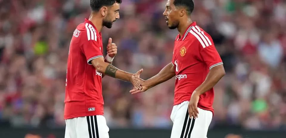 Two Manchester United players discussing during match