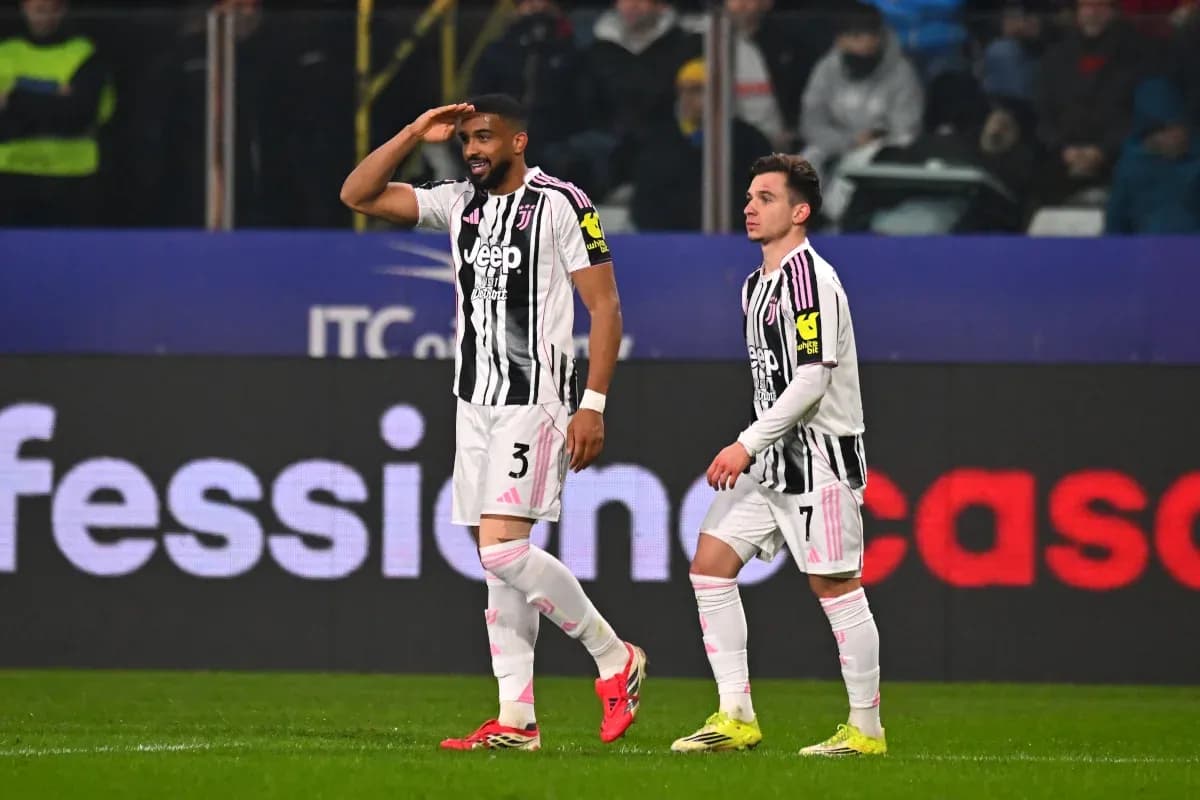 Juventus players celebrating during Serie A match