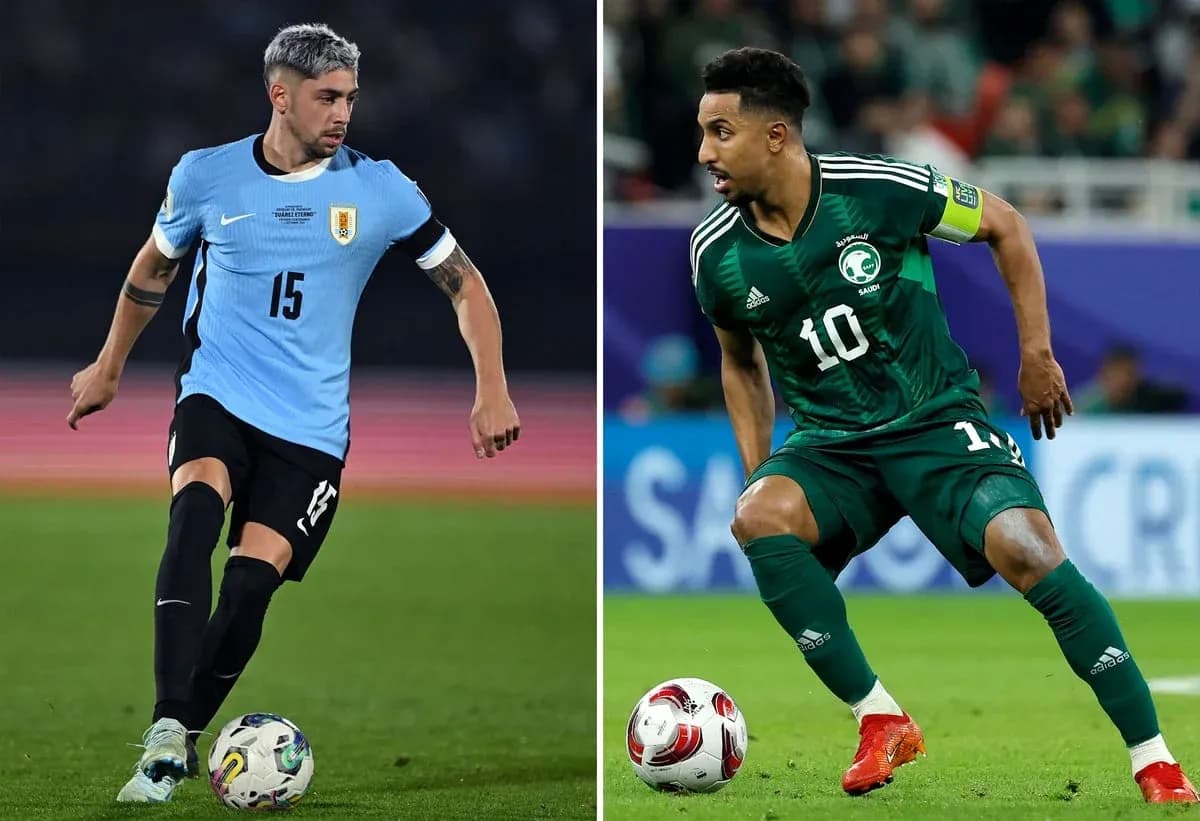 Players from Saudi Arabia and Uruguay during match