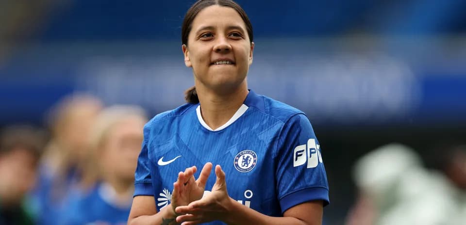 Player clapping in Chelsea FC blue kit