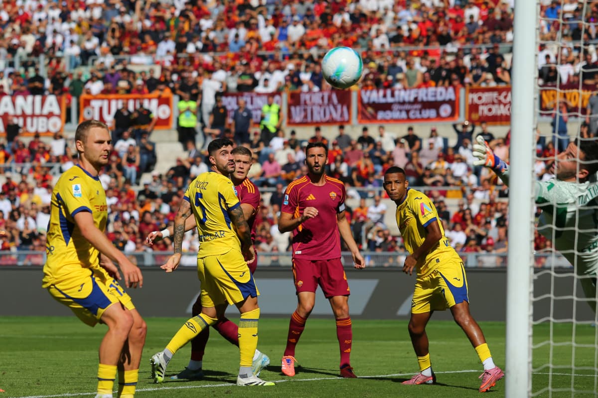 Players watching the ball during Hellas Verona match