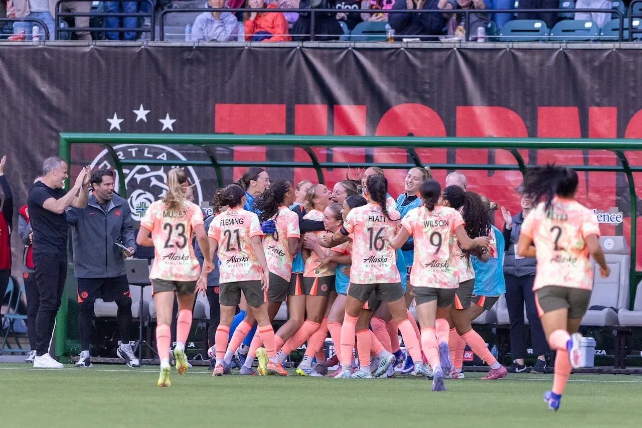 Portland Thorns players celebrating a goal