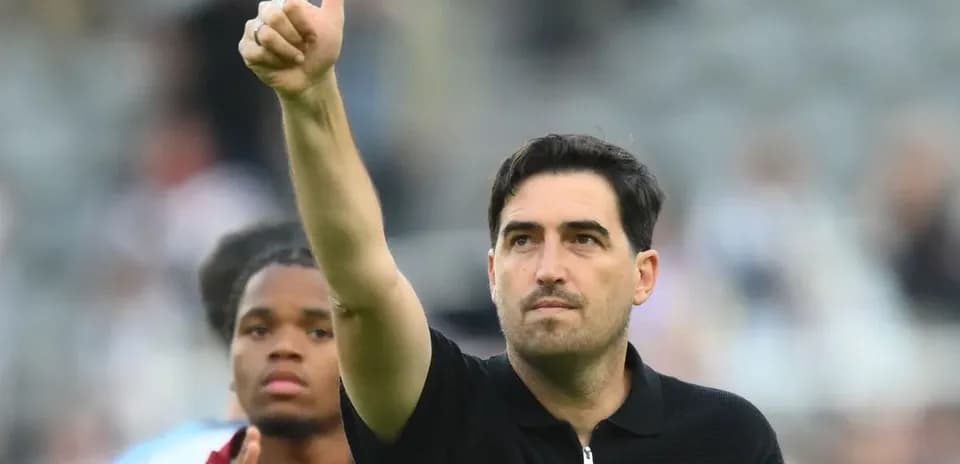 Coach giving thumbs up after match conclusion