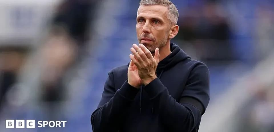 Coach applauding to the crowd during match