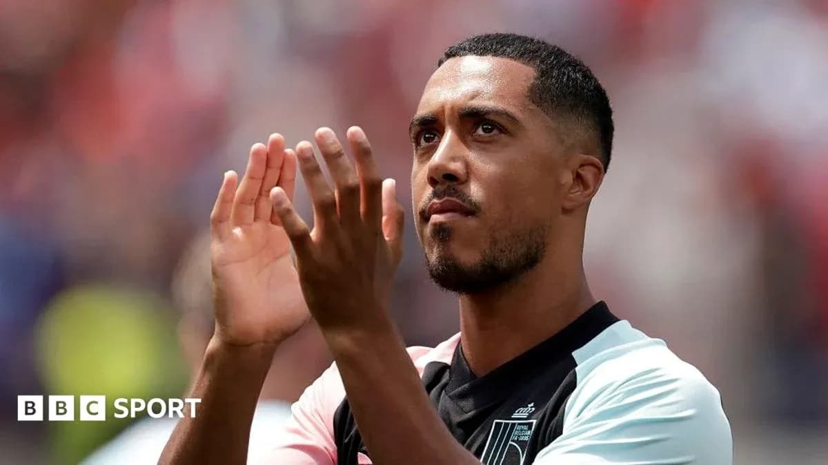 Player applauding the crowd during match
