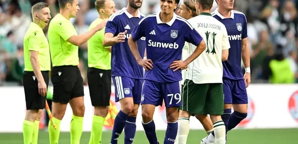 Anderlecht players discussing during Europa League match