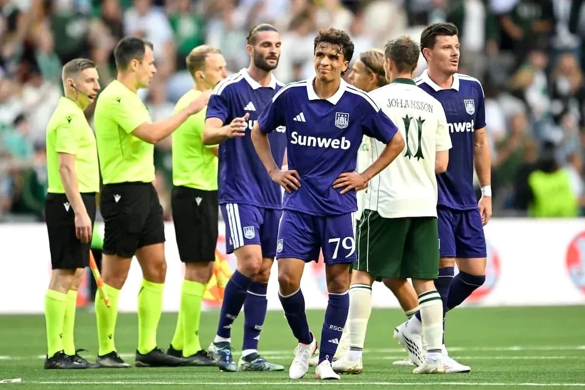 Anderlecht players discussing during Europa League match
