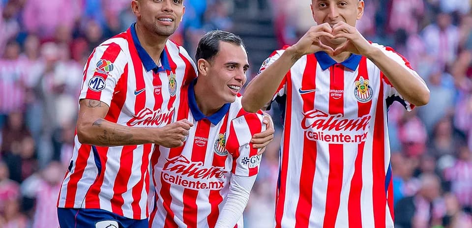 Guadalajara Chivas players celebrating a goal