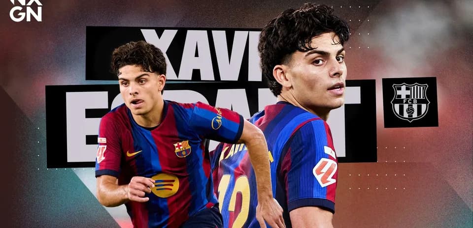 Xavi Simons in FC Barcelona kit during action