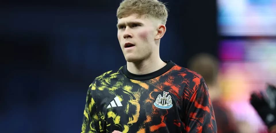 Goalkeeper warming up in Newcastle United kit