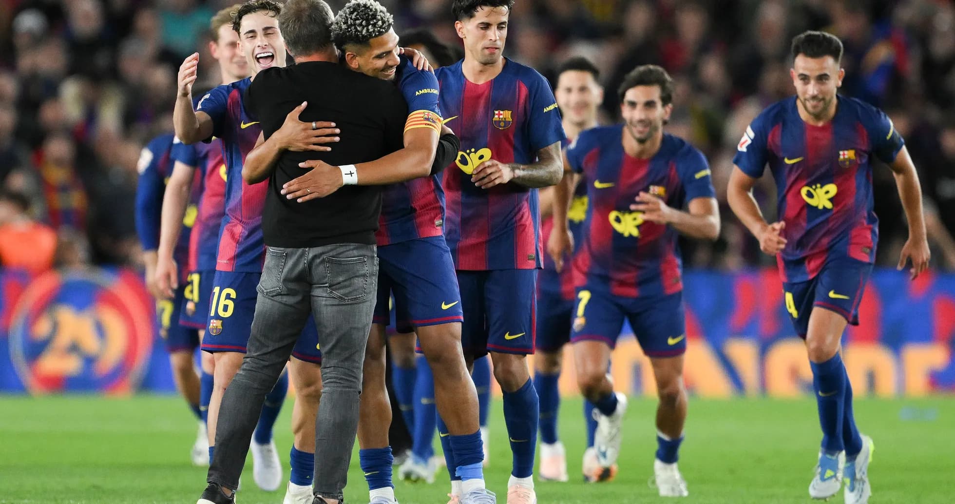Barcelona players celebrating with coach after victory