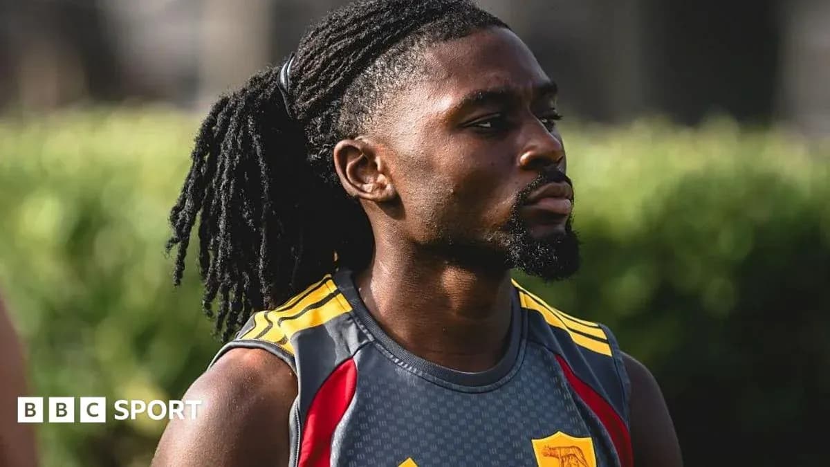 Player with dreadlocks during training session