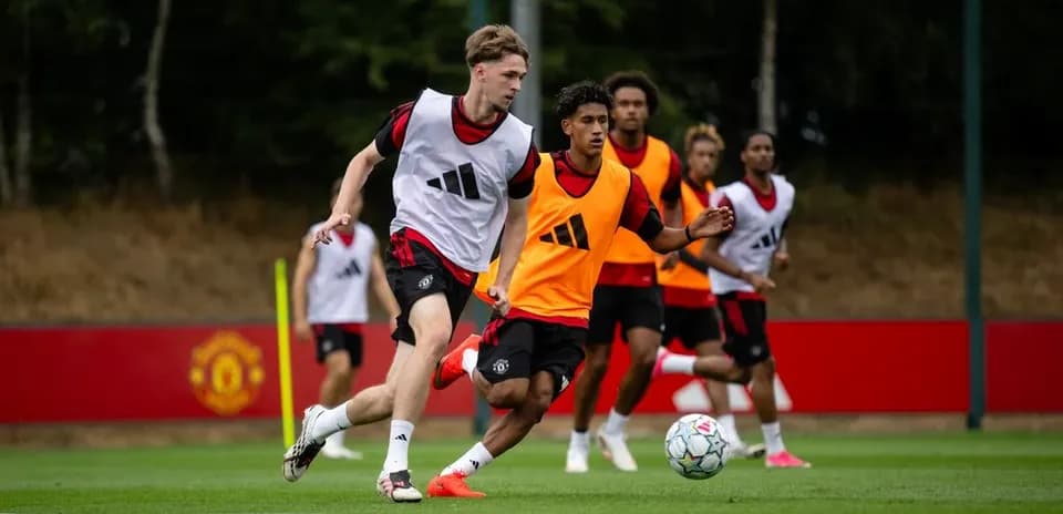 Players training during Manchester United practice session