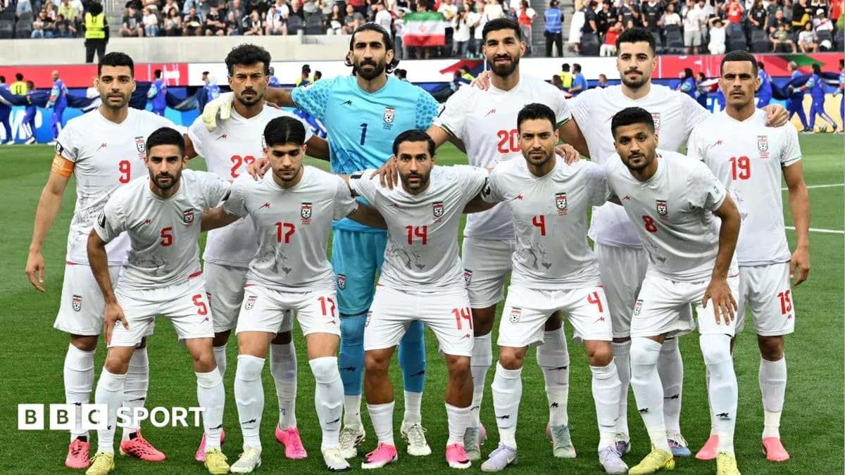 Iran national football team posing for a group photo