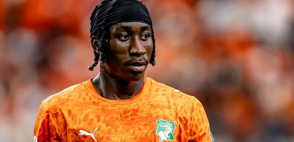 Player in orange jersey during match preparation