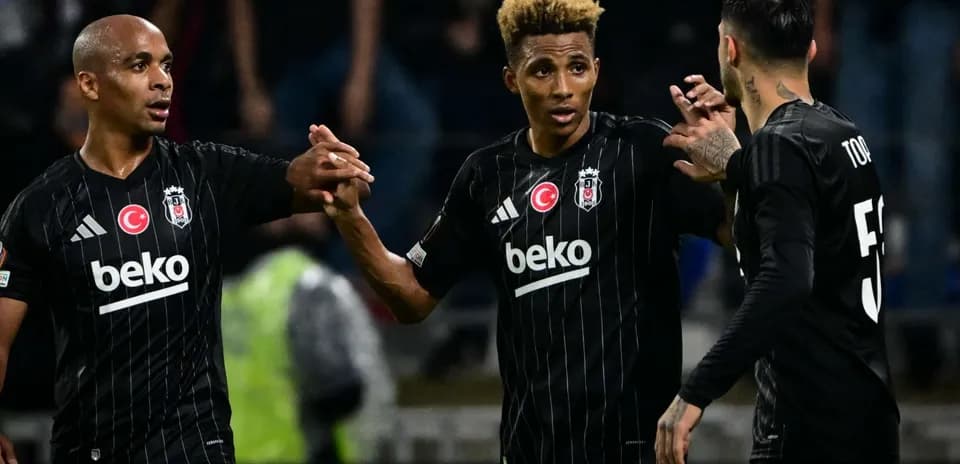 Beşiktaş players celebrating during match