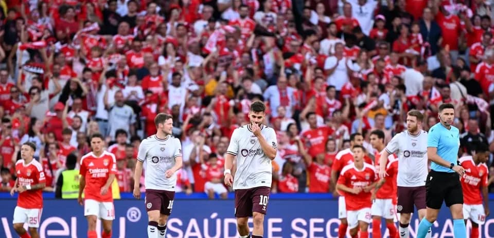 Players from Heart Of Midlothian and Benfica during match