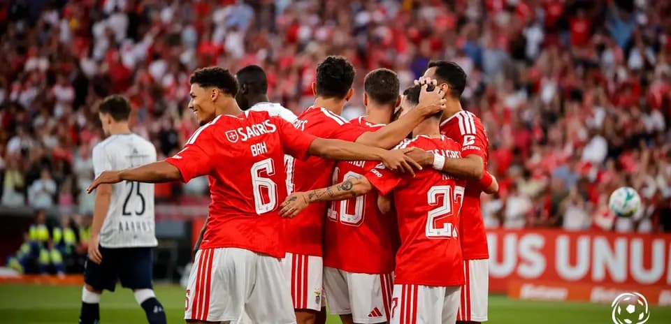 Benfica players celebrating a goal during match