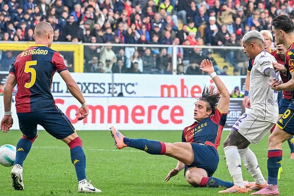 Player tackling opponent during Fiorentina vs Genoa match
