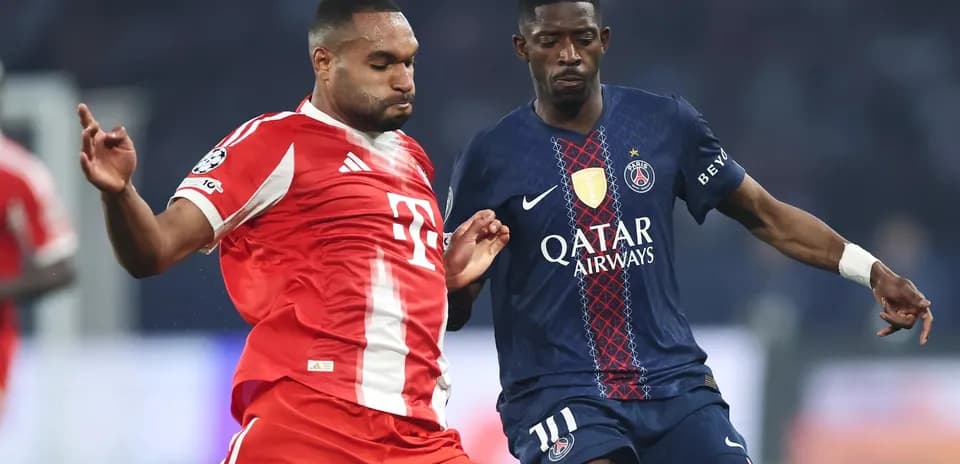 Bayern player challenging Paris player for the ball