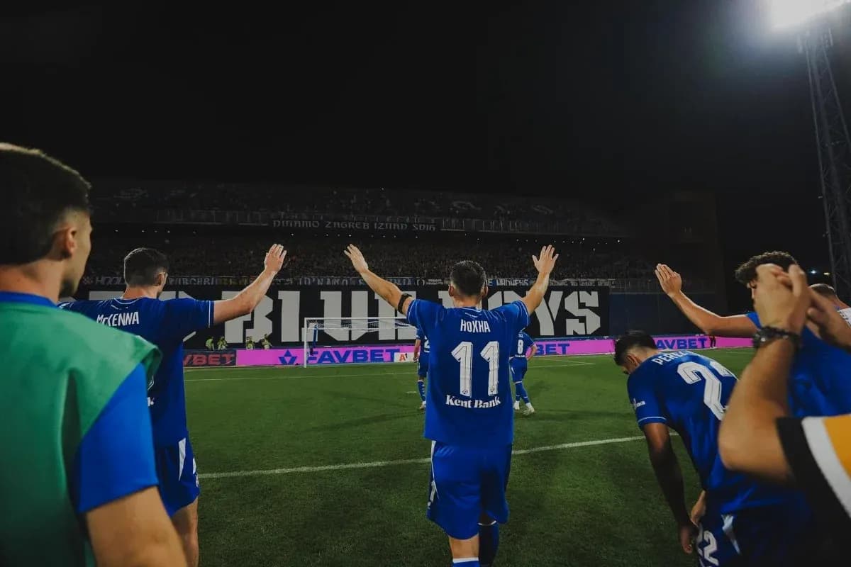 Dinamo Zagreb players celebrating with fans