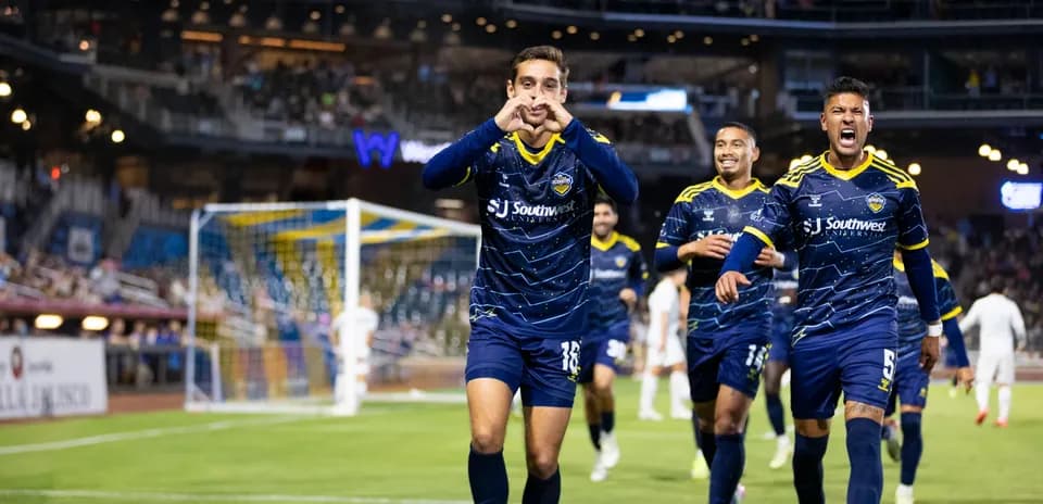 El Paso Locomotive players celebrating a goal