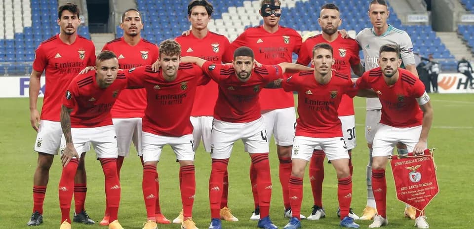 Benfica team photo before Europa League match