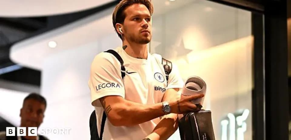 Player arriving at venue wearing Chelsea training gear