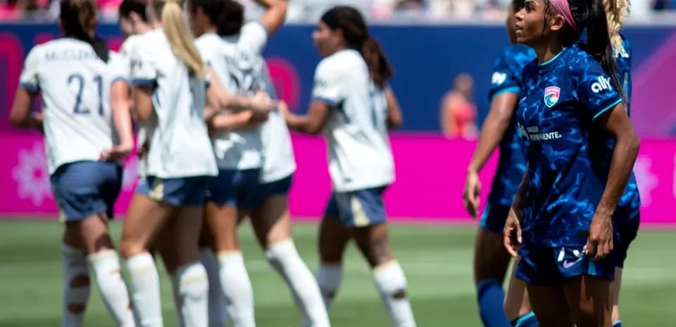 Seattle Reign FC players celebrating a goal