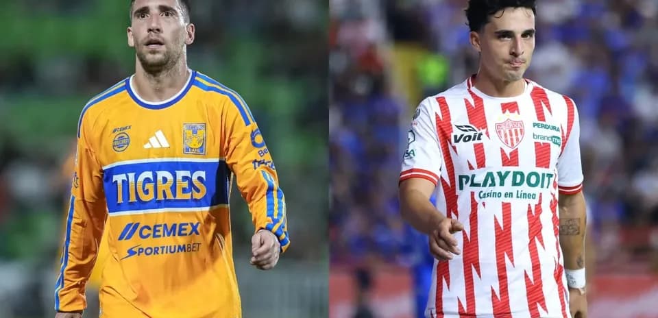 Players from Tigres UANL and Necaxa on field