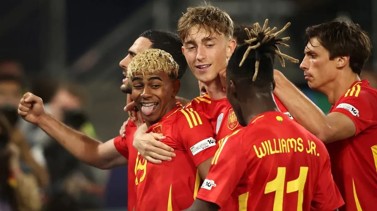 Spanish players celebrating a goal together