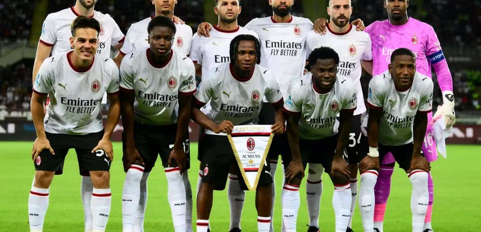 AC Milan team posing before the match