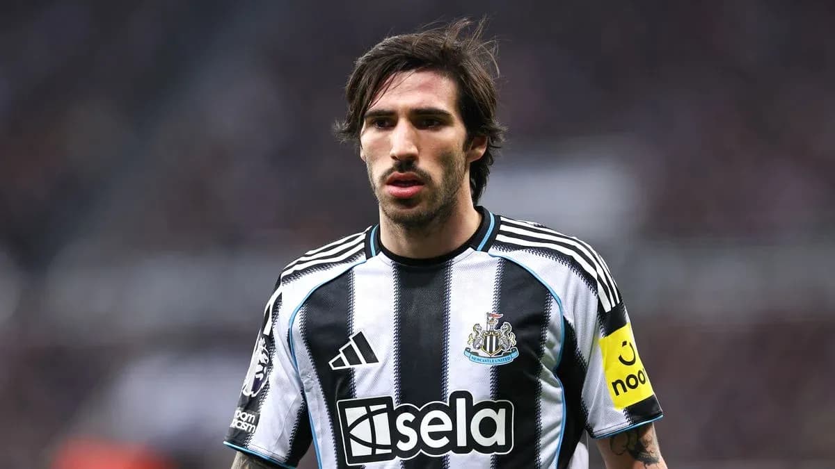 Player in Newcastle United jersey during match