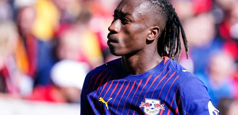 Player in RB Leipzig jersey on the field