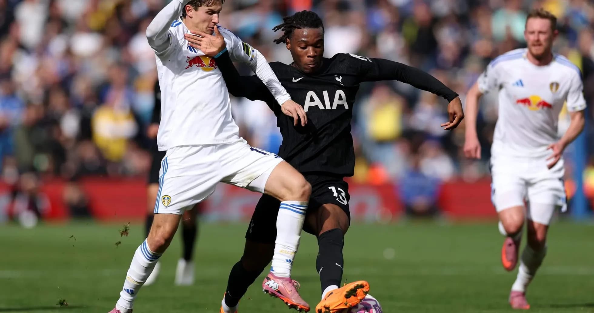 Tottenham and Leeds players competing for the ball