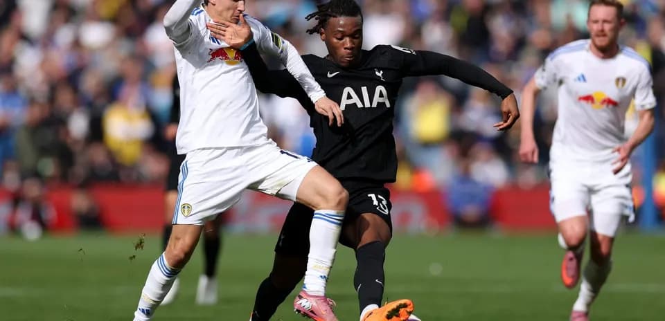 Tottenham and Leeds players competing for the ball