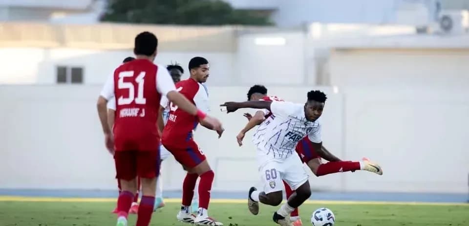 Al Ain U23 player dribbling past Al Sharjah U23