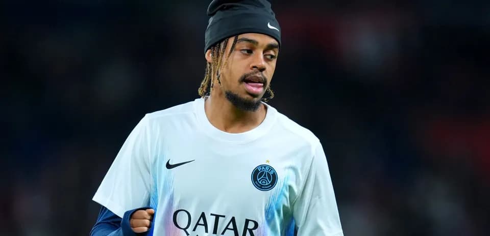 Player warming up in Paris Saint-Germain training kit